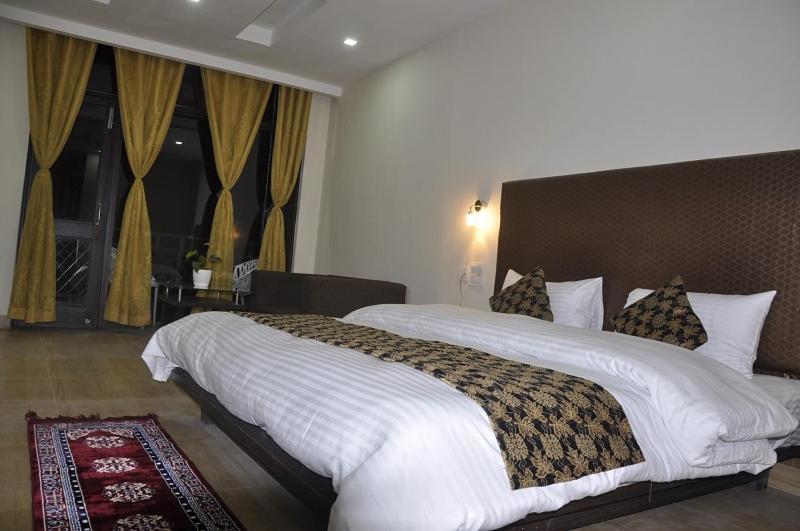 Oyo 28425 Dal Lake Resort Dharamshala Exterior photo